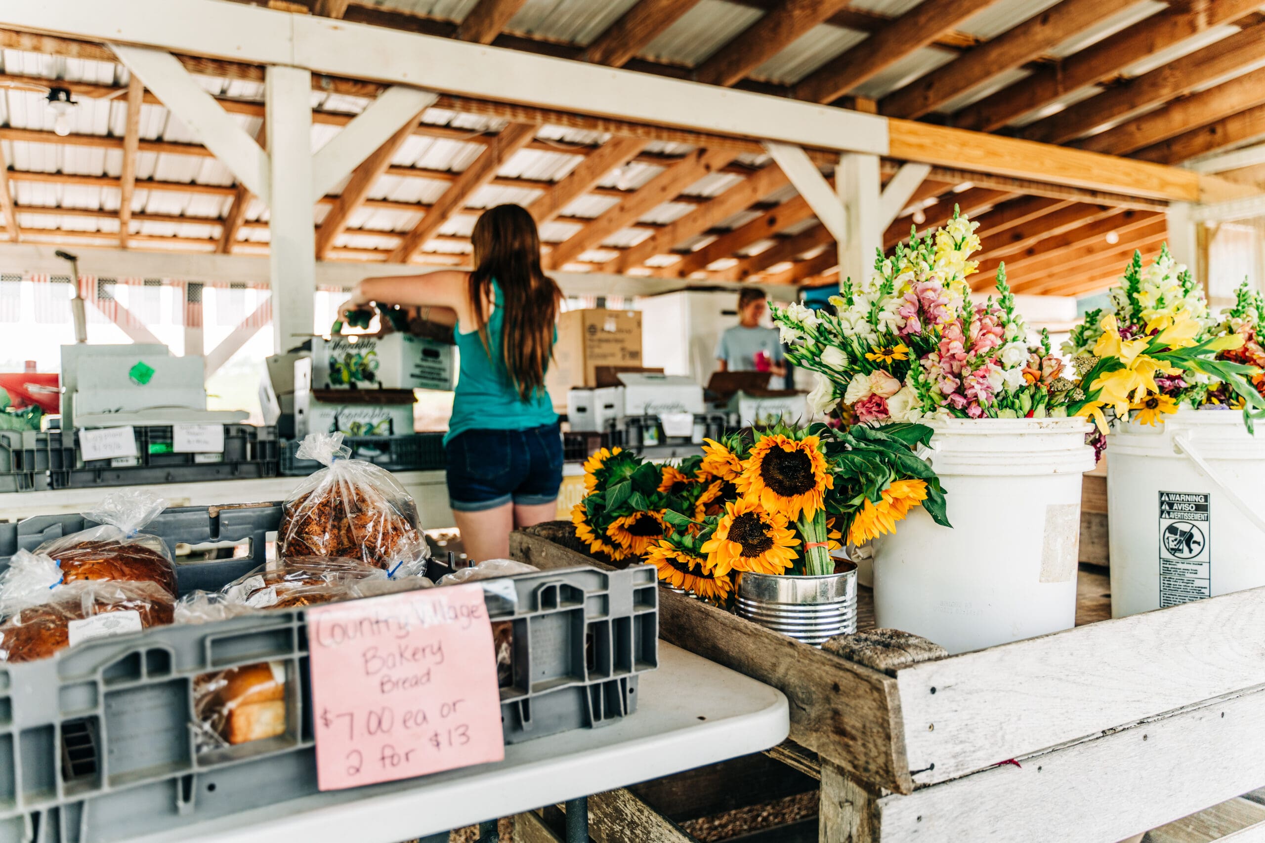 Fresh local flowers and food from central Virginia farm stand Crossing Brook Farm, located in Fluvanna County 