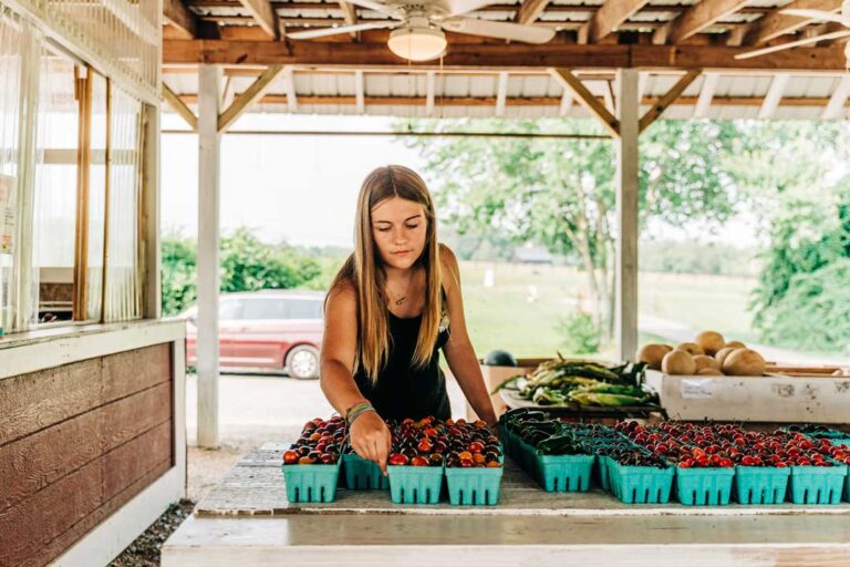 Agribusiness 2 2023 06 Crossing Brook farmstand 114